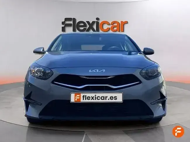 Usado Kia Ceed 136 CV (100 kW) 2023 Gris Utilitario