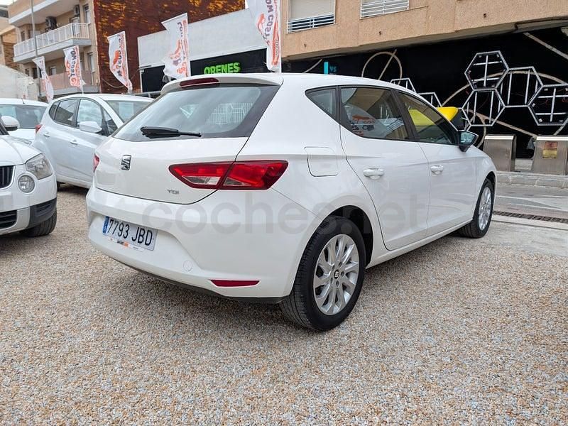 Usado Seat Leon Style 105 CV (77 kW) 2014 Blanco Berlina