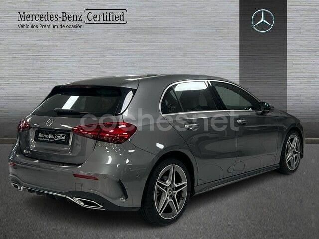 Usado Mercedes A180 AMG line 116 CV (85 kW) 2023 Gris montaña Berlina