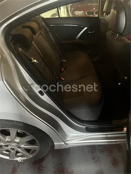 Usado Toyota Avensis Advance 124 CV (91 kW) 2012 Gris / plata Berlina