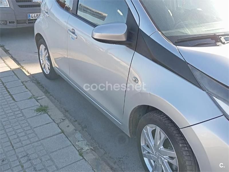 Usado Toyota Aygo X-clusiv 69 CV (50 kW) 2016 Gris / plata Utilitario