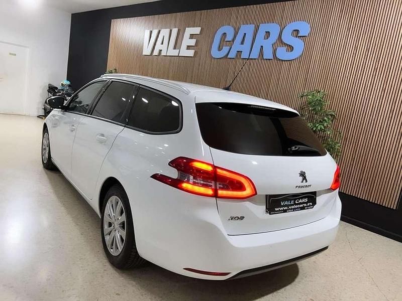 Usado Peugeot 308 SW Active 131 CV (96 kW) 2020 Blanco Familiar