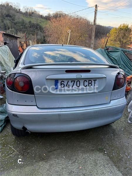 Usado Renault Mégane Coupé Sportway 105 CV (77 kW) 2002 Gris / plata Coupe