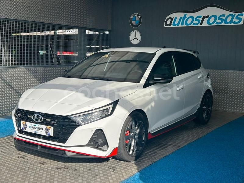 Blanco Usado 2023 Hyundai i20 Berlina | 29.900 € (Caro) - Imagen 1/4