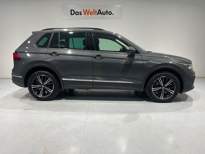 Usado VW Tiguan Life 150 CV (110 kW) 2022 Gris SUV