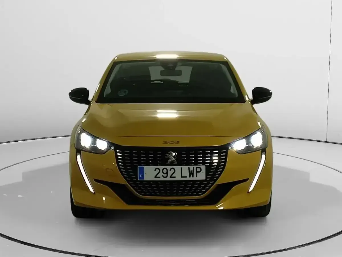 Usado Peugeot 208 Active 75 CV (55 kW) 2022 Amarillo Utilitario