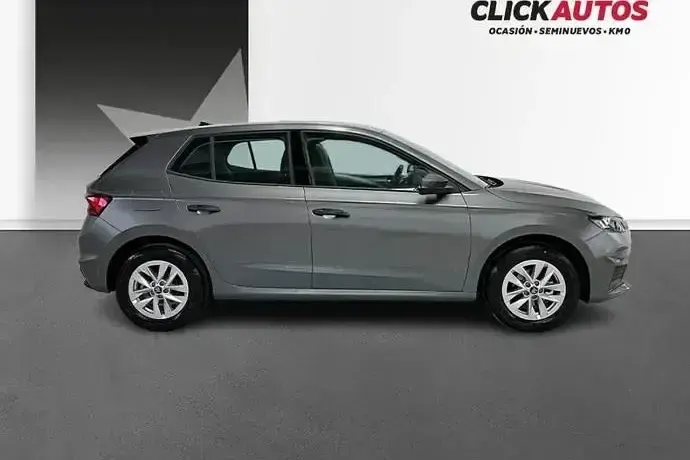 Usado Skoda Fabia Essence 95 CV (69 kW) 2025 Plata Utilitario