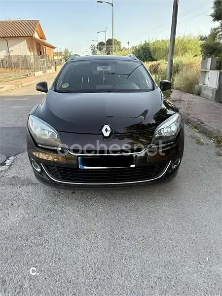 Usado Renault Mégane GrandTour Dynamique 130 CV (95 kW) 2012 Marrón Familiar