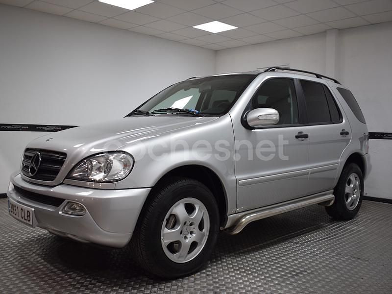 Gris / plata Usado 2003 Mercedes ML270 SUV | 10.900 € (Caro) - Imagen 1/4