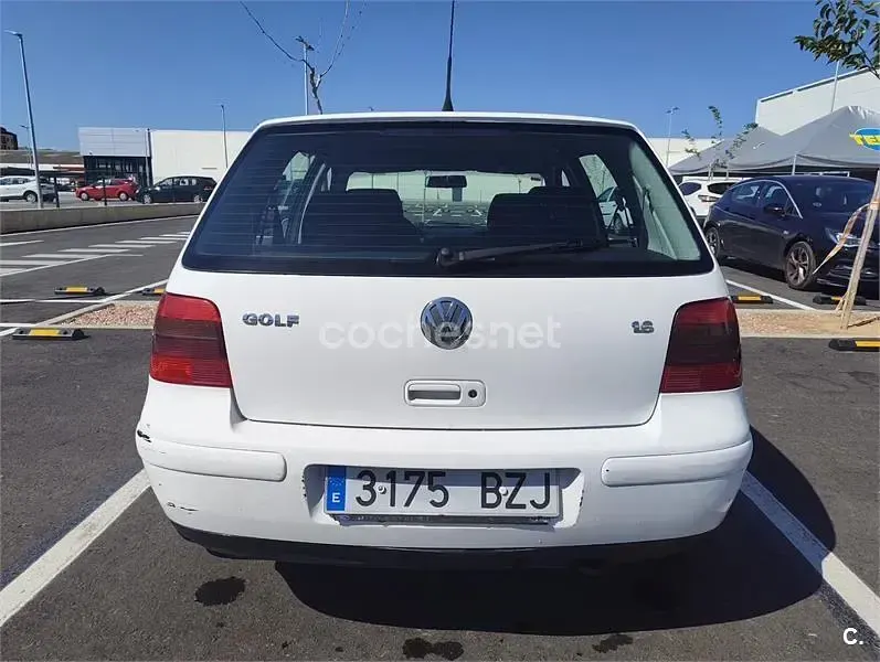 Usado VW Golf IV Highline 105 CV (77 kW) 2002 Blanco Familiar