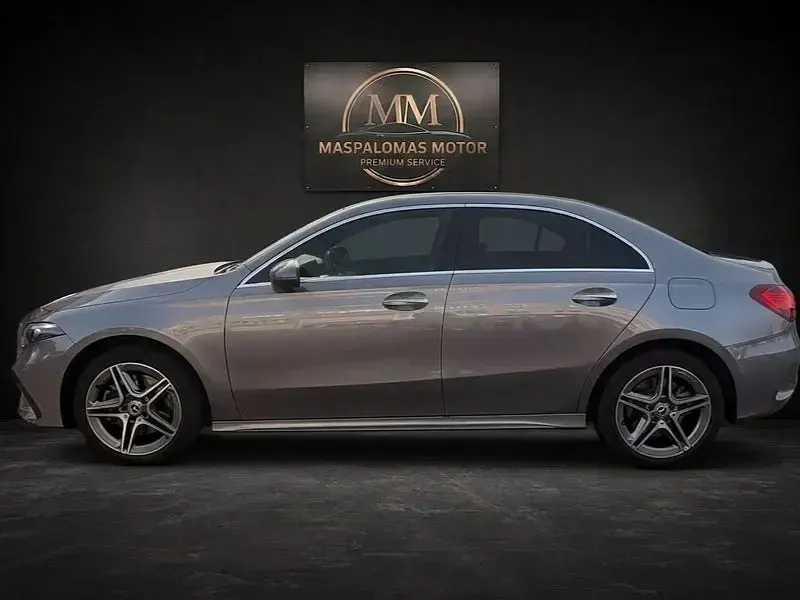 Usado Mercedes A250 218 CV (160 kW) 2023 Gris / plata Berlina