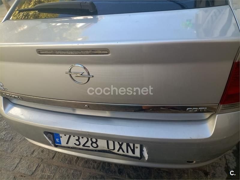 Usado Opel Vectra Elegance 100 CV (73 kW) 2006 Gris / plata Berlina