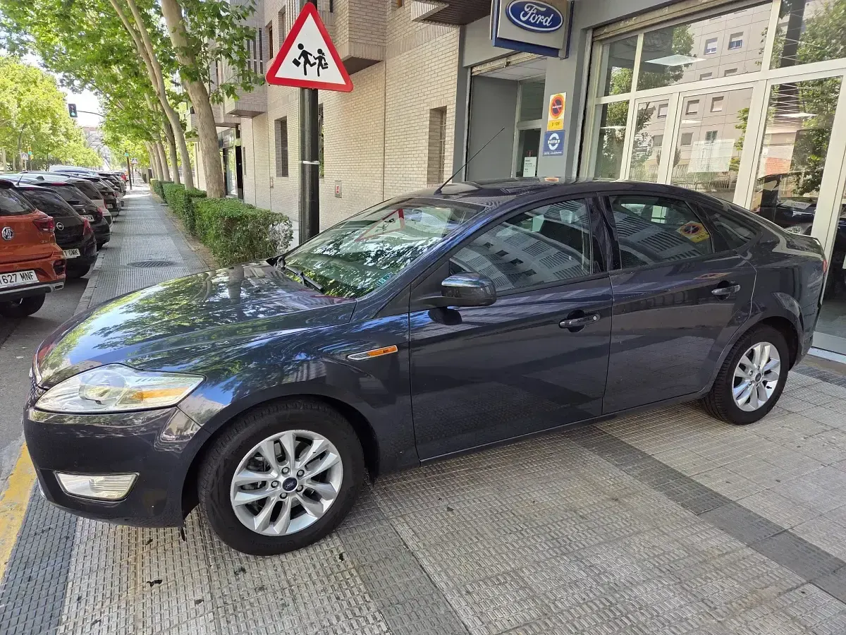 Usado Ford Mondeo Trend 140 CV (102 kW) 2009 Gris Berlina