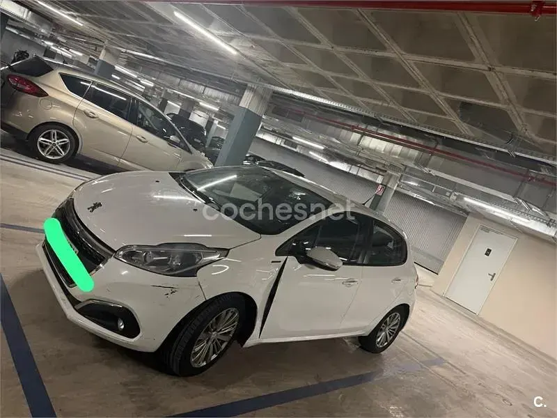 Usado Peugeot 208 Signature Sky 99 CV (72 kW) 2018 Blanco Utilitario