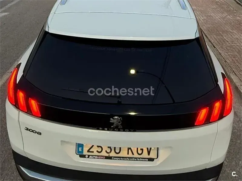 Usado Peugeot 3008 Allure 120 CV (88 kW) 2018 Blanco SUV