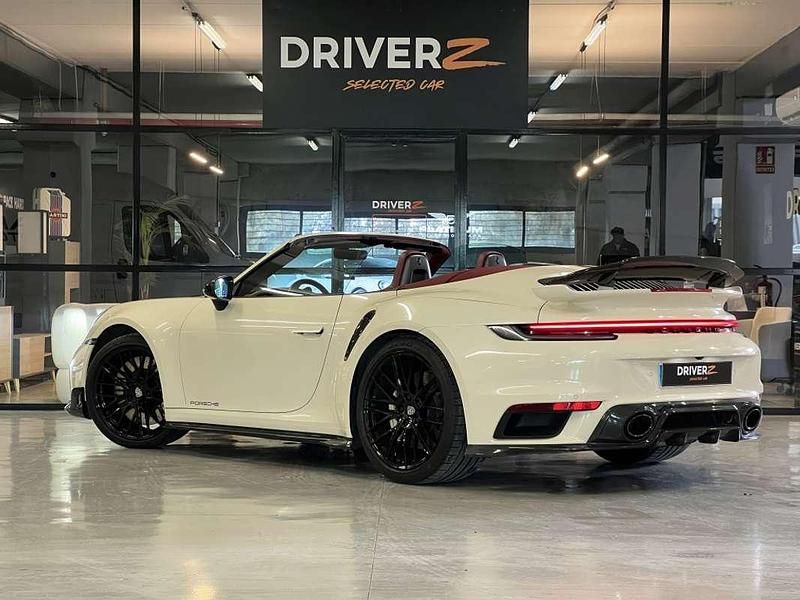 Usado Porsche 992 581 CV (427 kW) 2021 Negro Descapotable
