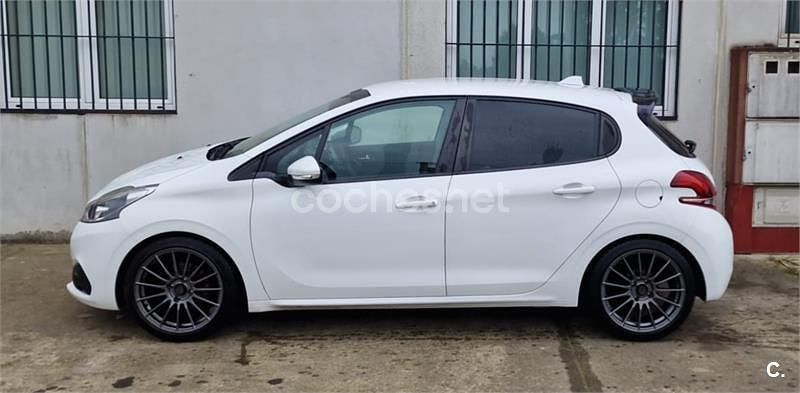 Blanco Usado 2016 Peugeot 208 Access Utilitario | 5400 € (Precio justo) - Imagen 1/4