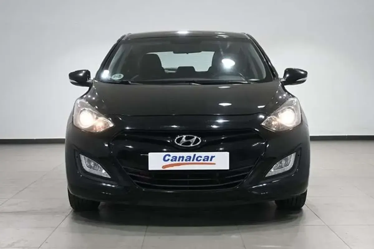 Usado Hyundai i30 90 CV (66 kW) 2013 Negro Utilitario