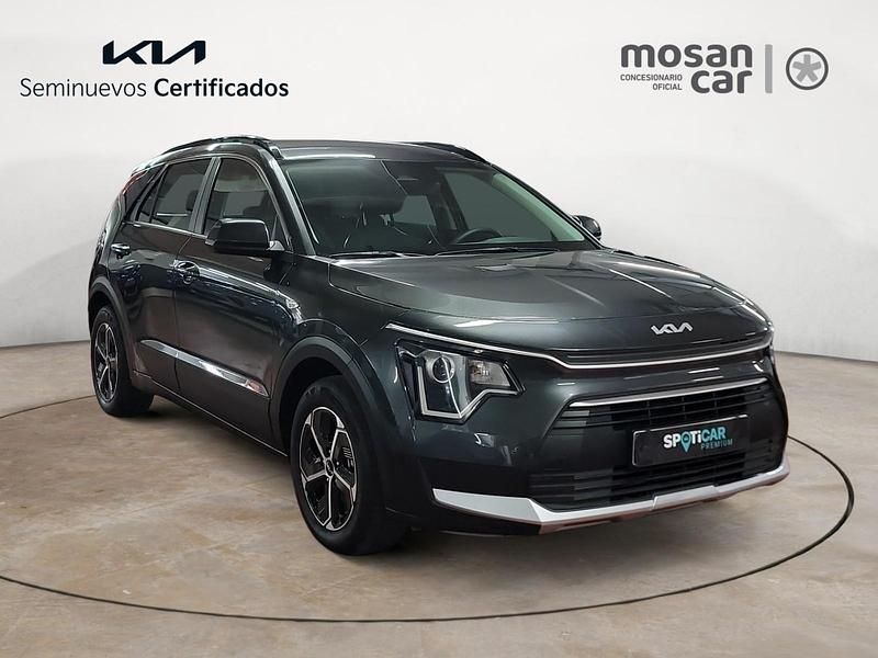 Usado Kia Niro 129 CV (94 kW) 2024 Gris / plata SUV