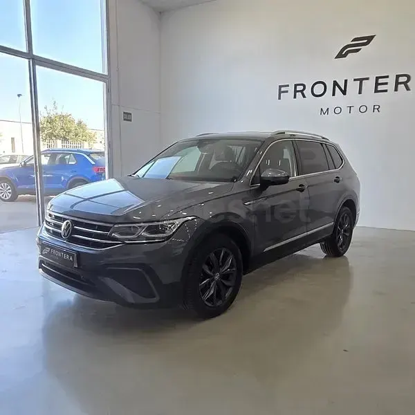 Usado VW Tiguan Allspace Life 150 CV (110 kW) 2022 Gris / plata SUV