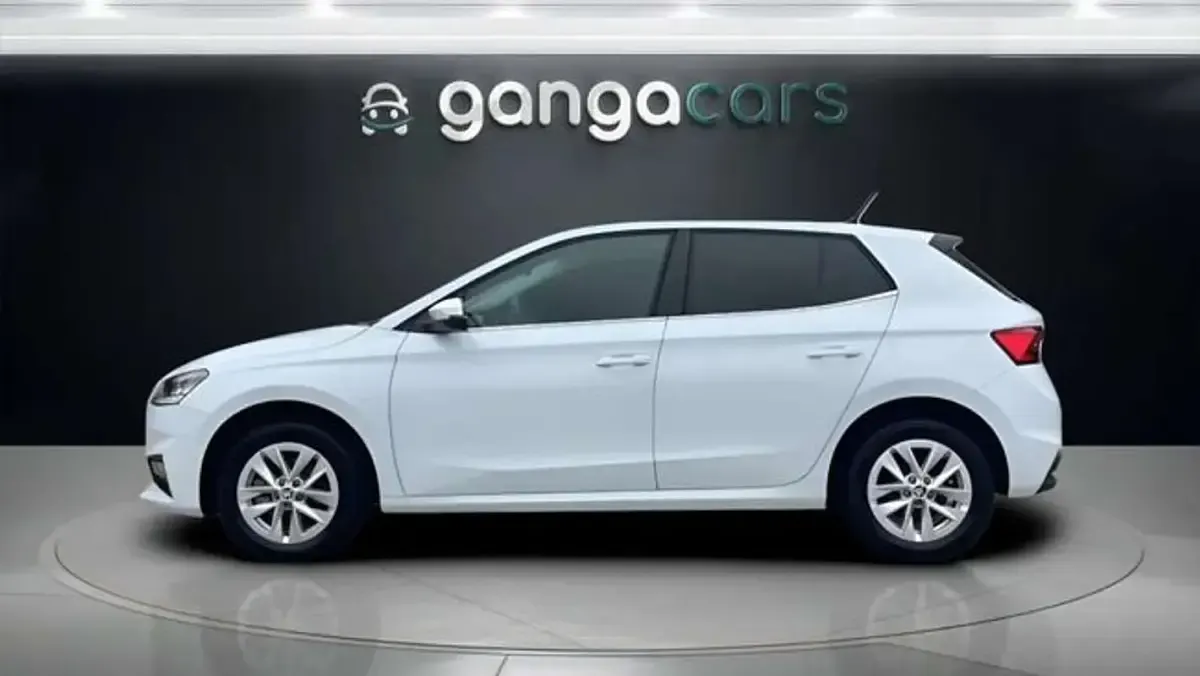 Usado Skoda Fabia Selection 95 CV (69 kW) 2025 Blanco Utilitario