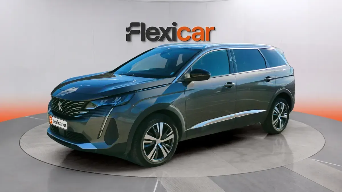 Usado Peugeot 5008 GT 130 CV (95 kW) 2024 Gris SUV