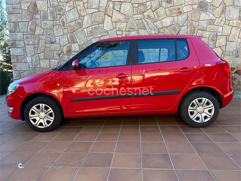 Rojo Usado 2010 Skoda Fabia Berlina | 3450 € (Precio justo) - Imagen 1/4