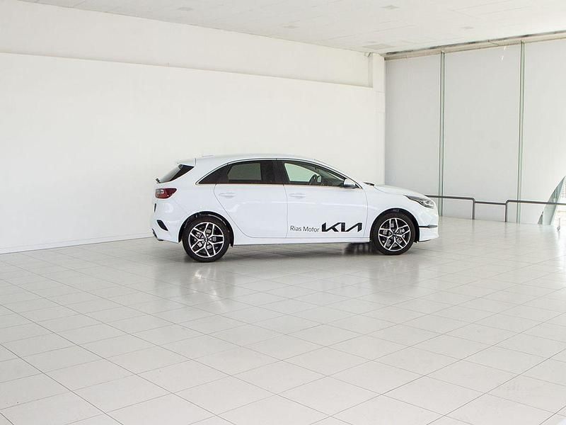 Usado Kia Ceed 120 CV (88 kW) 2023 Blanco Utilitario