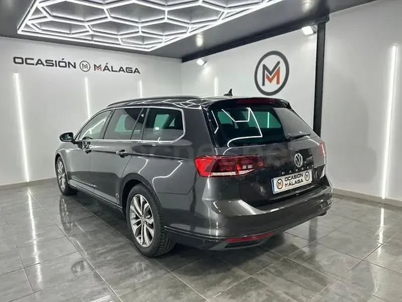 Usado VW Passat Executive 150 CV (110 kW) 2020 Negro Familiar