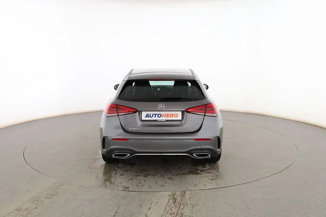 Usado Mercedes A180 116 CV (85 kW) 2020 Gris Berlina