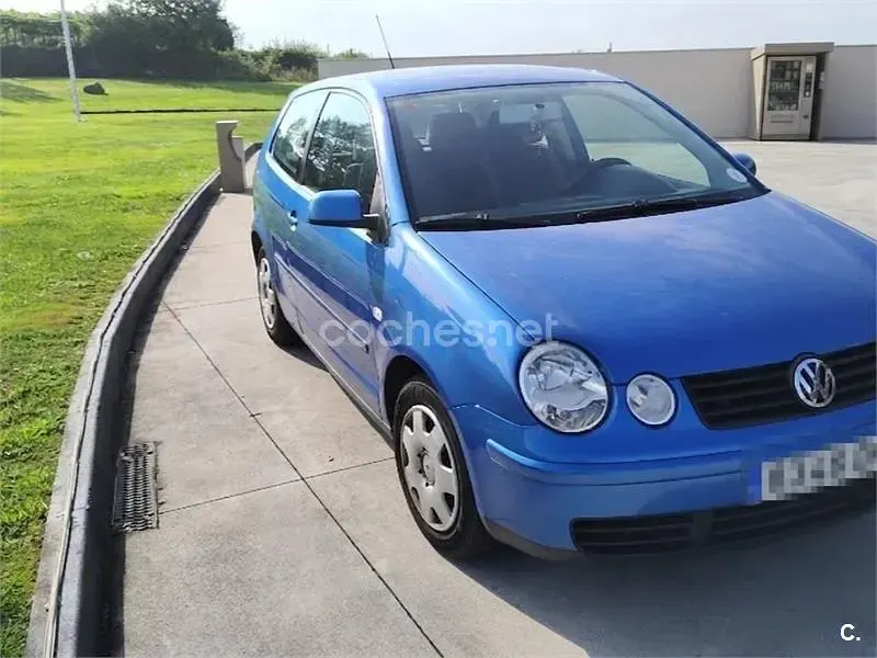 Usado VW Polo Conceptline 64 CV (47 kW) 2005 Azul Berlina