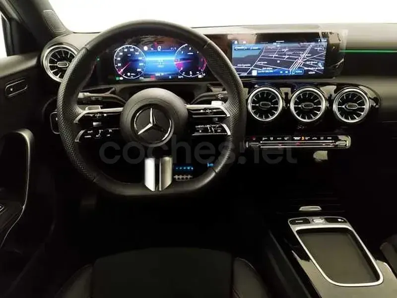 Usado Mercedes A180 116 CV (85 kW) 2023 Blanco Berlina