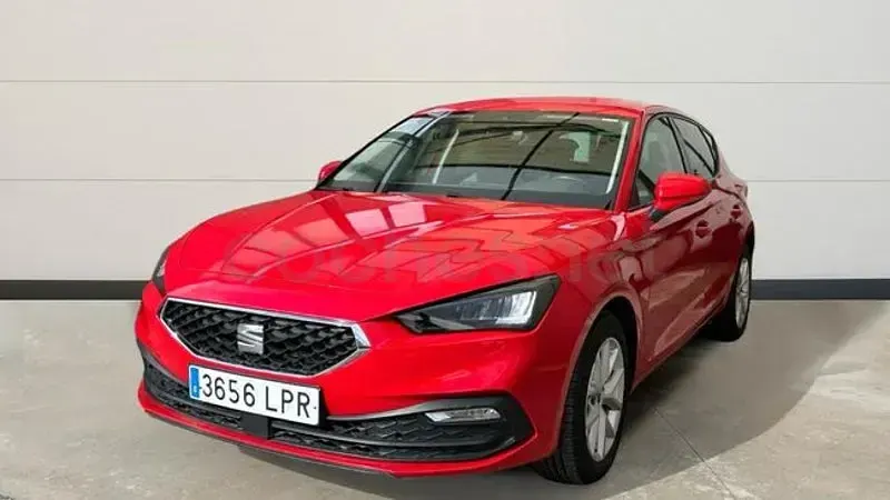 Usado Seat Leon Style 110 CV (80 kW) 2021 Rojo Berlina