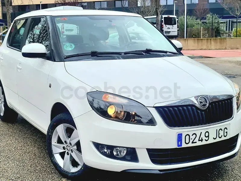 Usado Skoda Fabia Ambition 90 CV (66 kW) 2015 Blanco Berlina