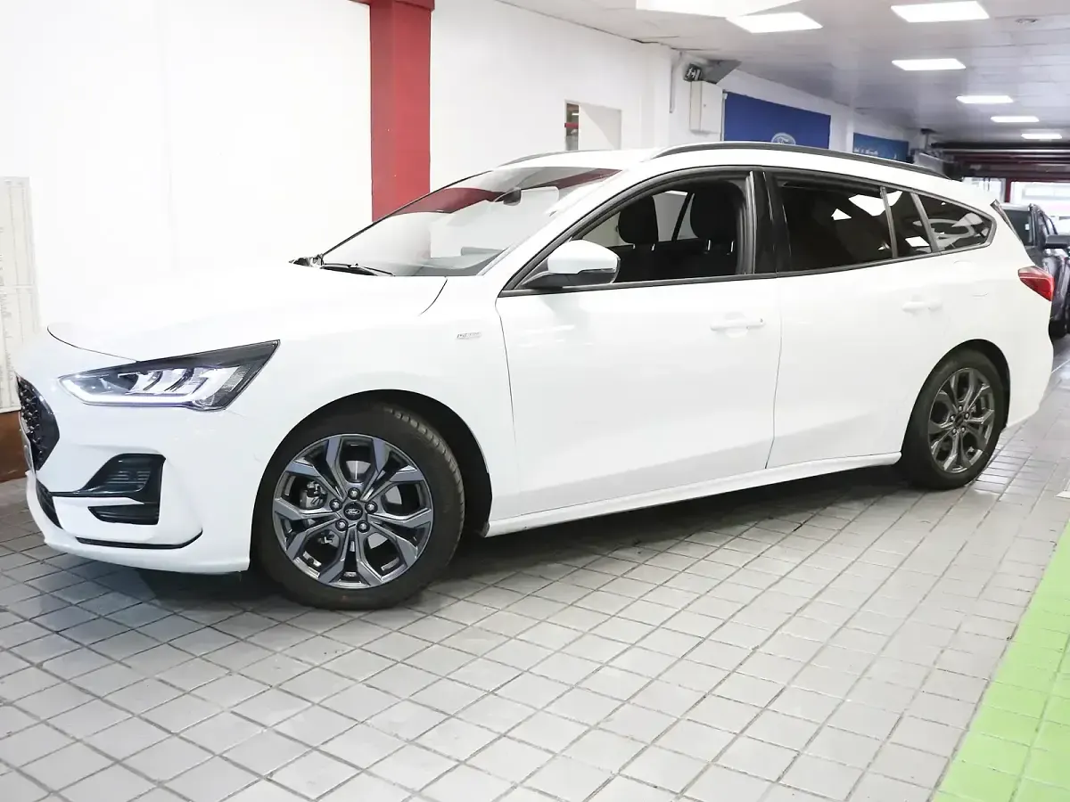 Usado Ford Focus ST-Line 155 CV (114 kW) 2023 Blanco Familiar