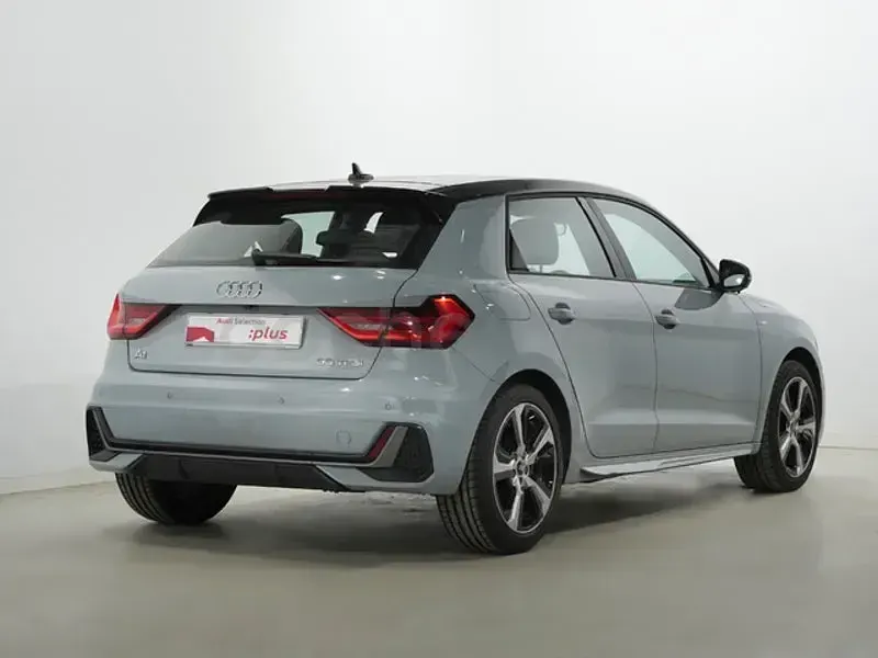 Usado Audi A1 Sportback 110 CV (80 kW) 2022 Gris / plata Utilitario