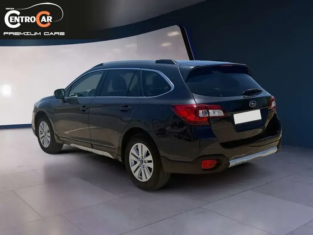 Usado Subaru Outback 175 CV (128 kW) 2016 Gris Familiar