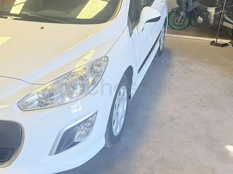 Usado Peugeot 308 Access 92 CV (67 kW) 2013 Blanco Berlina