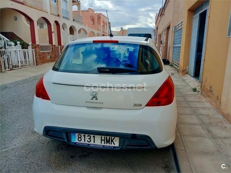 Usado Peugeot 308 Access 92 CV (67 kW) 2012 Blanco Berlina