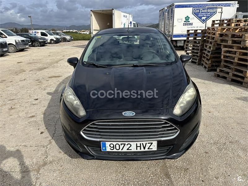 Usado Ford Fiesta Trend 82 CV (60 kW) 2014 Azul Berlina