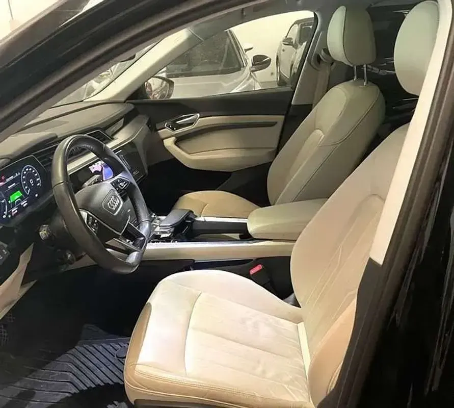 Usado Audi e-tron Sportback 230 kW (313 CV) 2021 Negro SUV