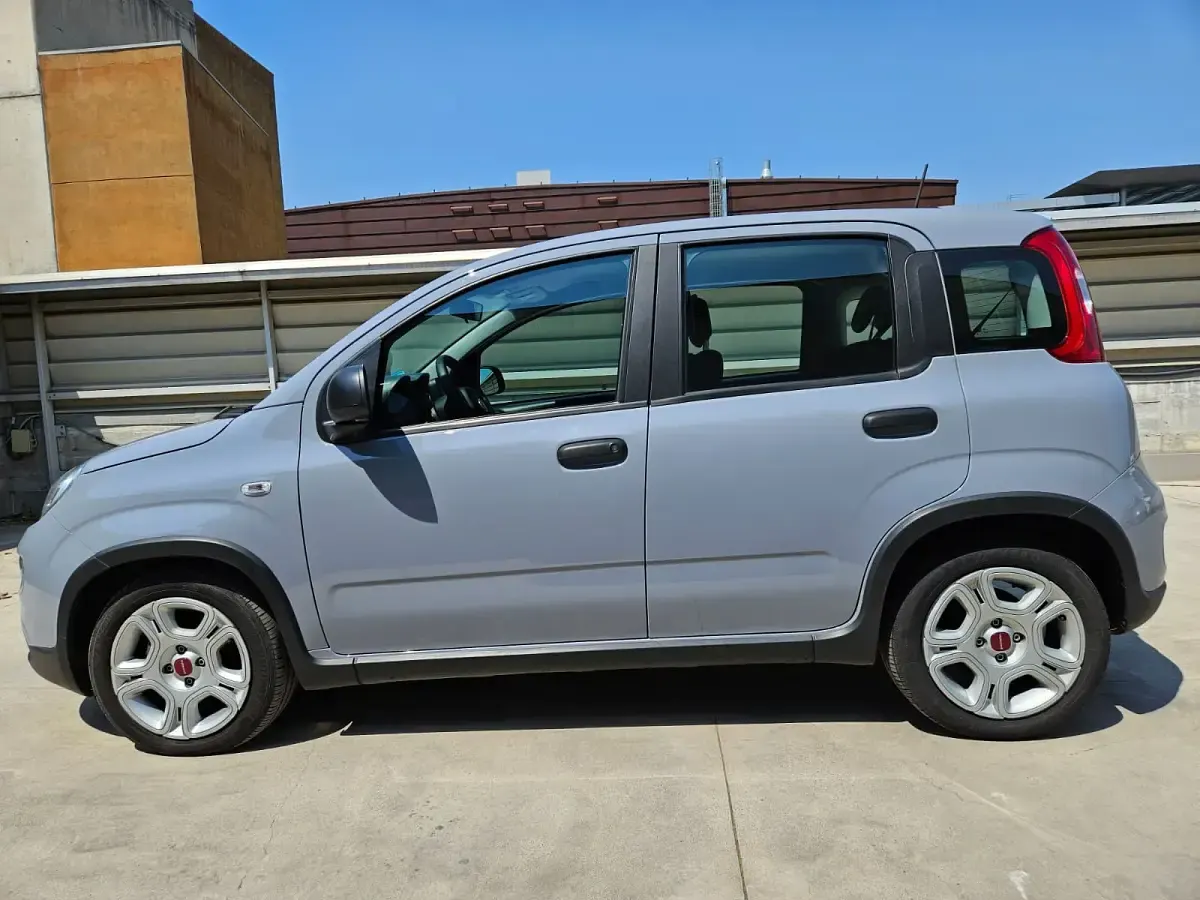 Usado Fiat Panda 70 CV (51 kW) 2022 Gris Utilitario
