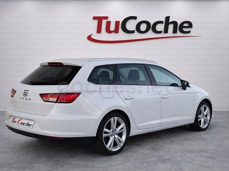 Usado Seat Leon Reference 105 CV (77 kW) 2014 Blanco Familiar