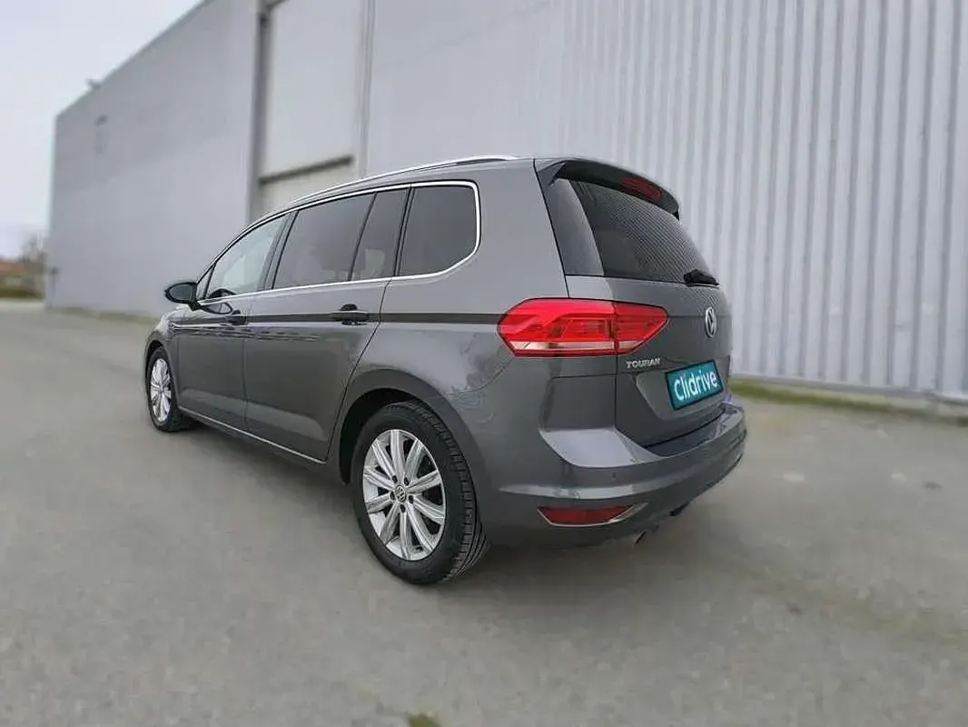 Usado VW Touran Sportline 150 CV (110 kW) 2017 Gris Monovolumen