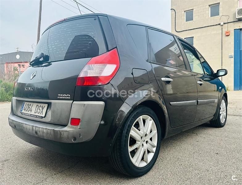 Begagnad Renault Scénic II Dynamique 136 HK (100 kW) 2005 Svart Minibuss