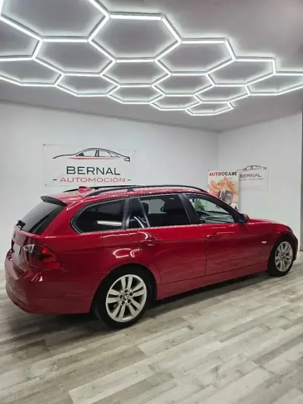 Usado BMW 320 163 CV (119 kW) 2007 Rojo Familiar