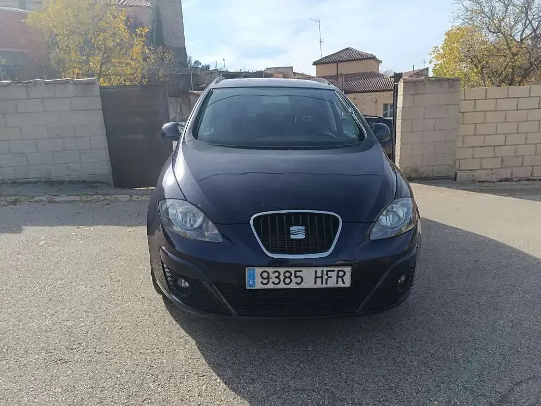 Usado Seat Altea XL Style 105 CV (77 kW) 2011 Azul Monovolumen