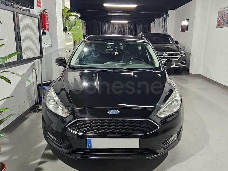 Usado Ford Focus Trend 120 CV (88 kW) 2017 Negro Berlina
