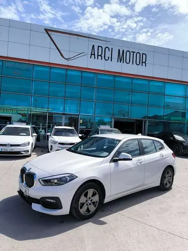 Usado BMW 116 116 CV (85 kW) 2021 Blanco Utilitario