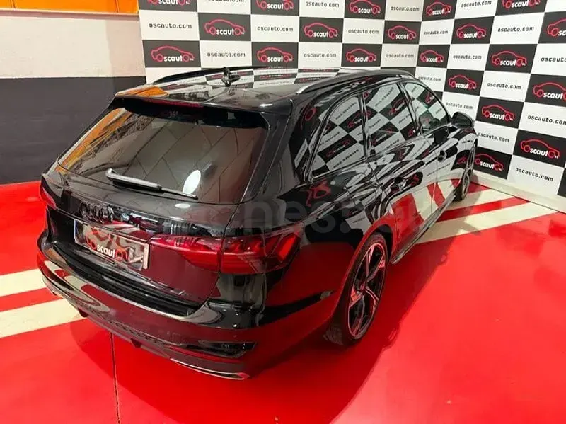 Usado Audi A4 163 CV (119 kW) 2022 Negro Familiar